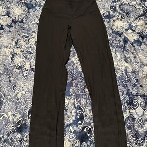 Lululemon Athletica V-Waist Yoga Tight- Grid Texture-  25” size 4